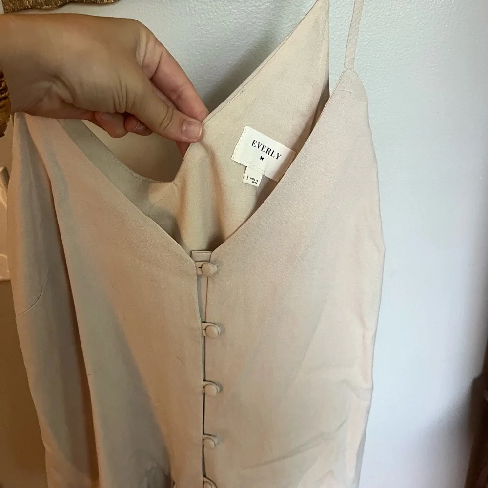 Tan V-Neck Button Tank with Ruffle Bottom. Size, S - Picture 3 of 3